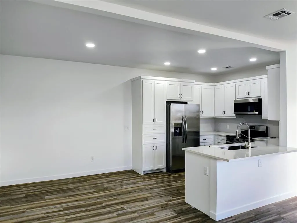 Photo 6 — 236 NW 122nd Street - Unit B, Oklahoma City, OK 73114