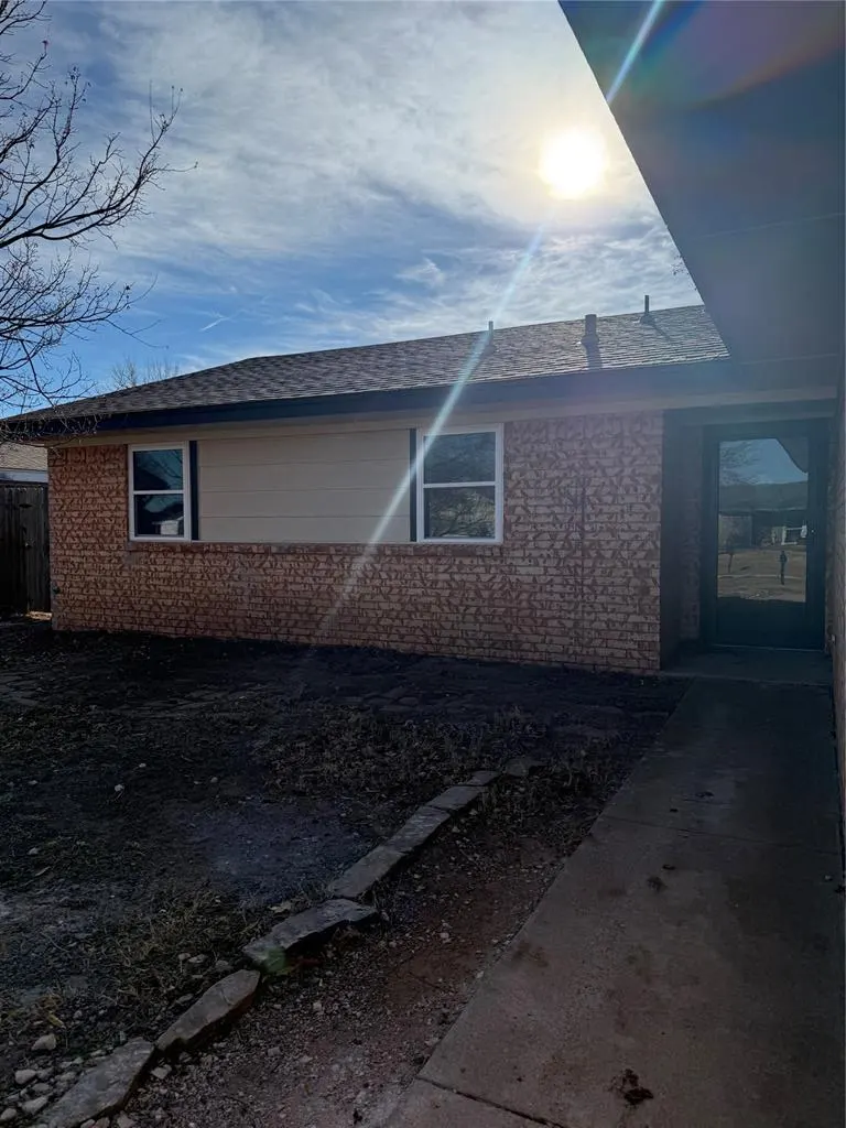 Photo 3 — 1808 E TYLER Street, Altus, OK 73521