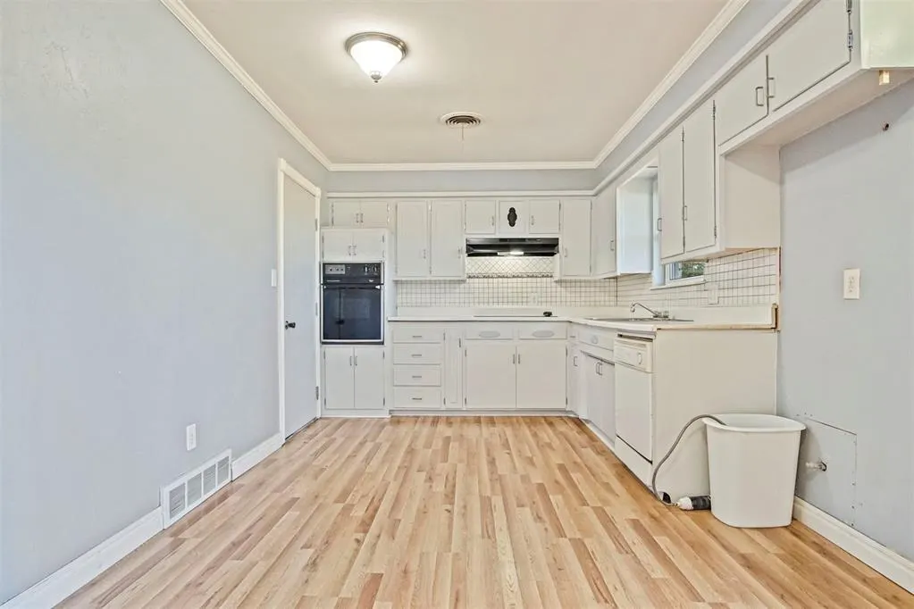 Photo 6 — 6106 S Hillcrest Drive, Oklahoma City, OK 73159