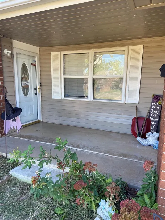 Photo 2 — 4105 N Chapman Avenue, Shawnee, OK 74804