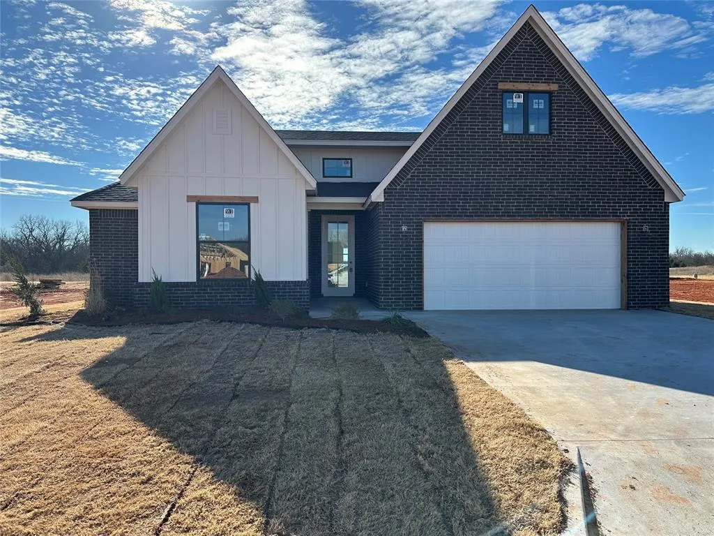 Front exterior — 209 Outlander Way, Shawnee, OK 74804