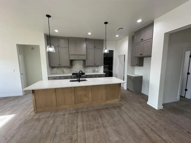 Photo 3 — 209 Outlander Way, Shawnee, OK 74804
