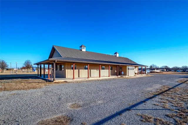 Front exterior — 1401 N Broadway, Davenport, OK 74026