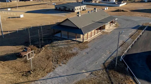 Photo 4 — 1401 N Broadway, Davenport, OK 74026