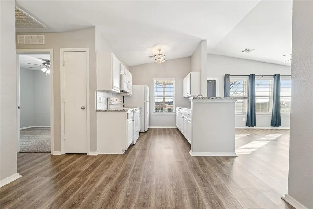 Photo 6 — 9412 Checkerbloom Drive, Oklahoma City, OK 73165