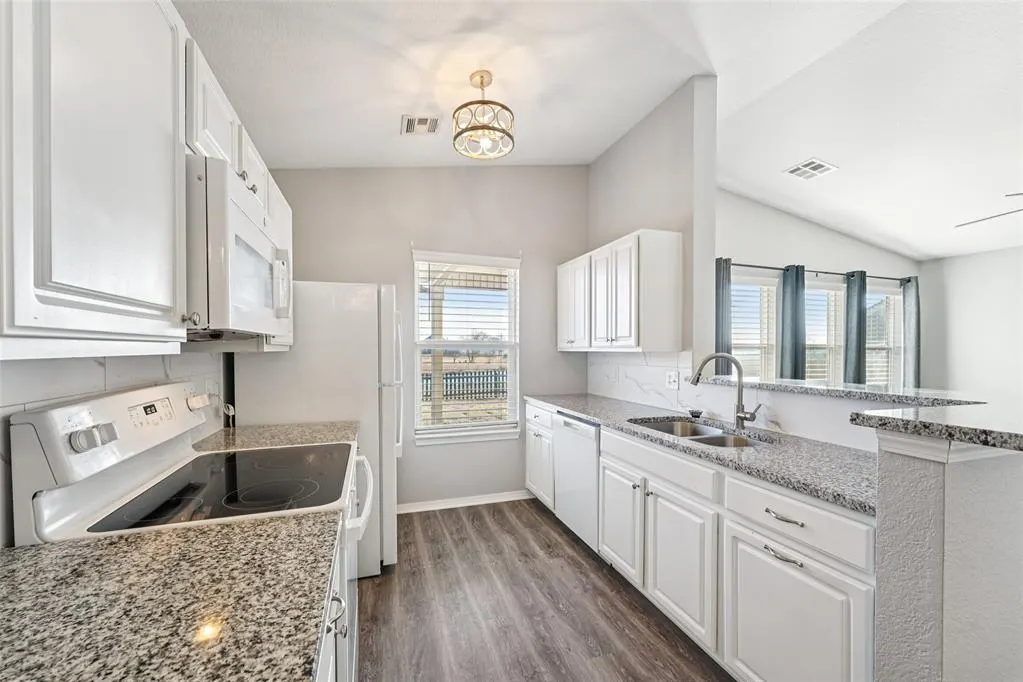 Photo 7 — 9412 Checkerbloom Drive, Oklahoma City, OK 73165