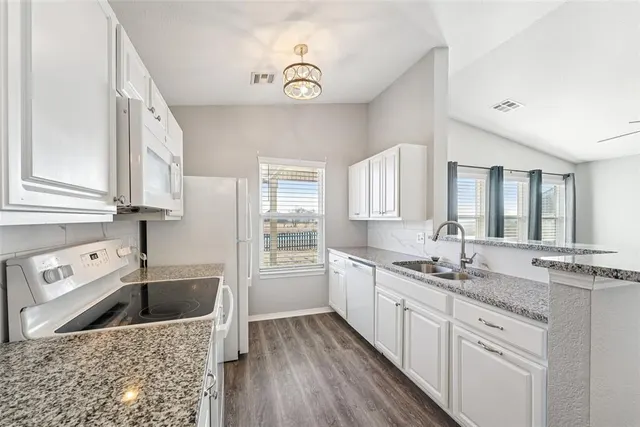 Photo 7 — 9412 Checkerbloom Drive, Oklahoma City, OK 73165