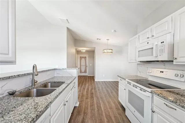 Photo 8 — 9412 Checkerbloom Drive, Oklahoma City, OK 73165