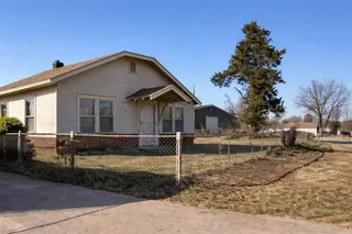 Sold home at 409 S Sunnylane Road