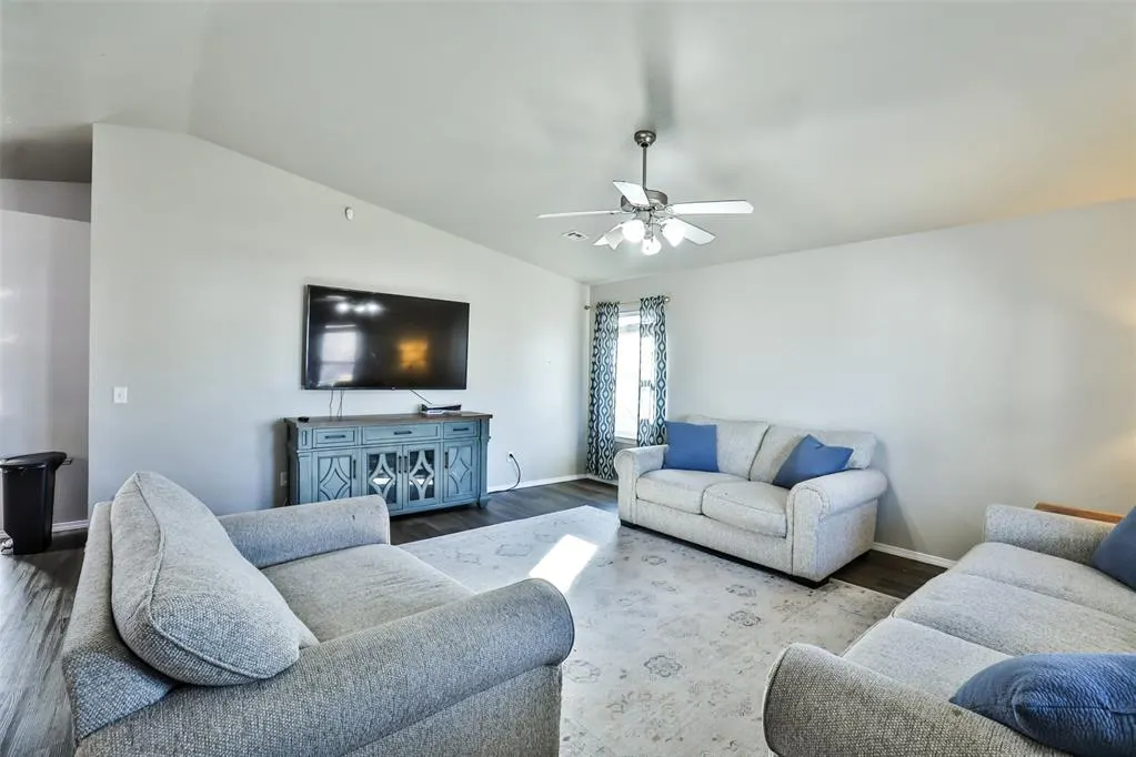 Photo 2 — 15604 Camellia Road, Oklahoma City, OK 73170