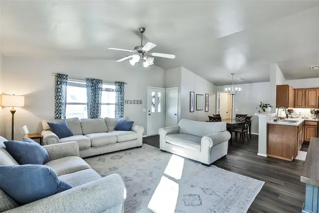Photo 3 — 15604 Camellia Road, Oklahoma City, OK 73170