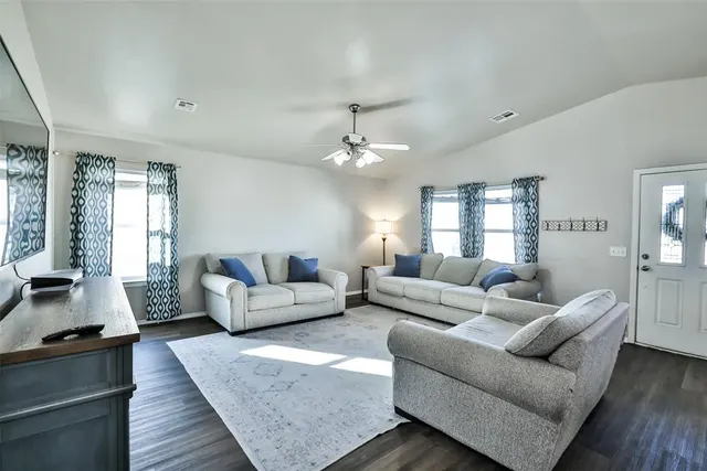 Photo 4 — 15604 Camellia Road, Oklahoma City, OK 73170