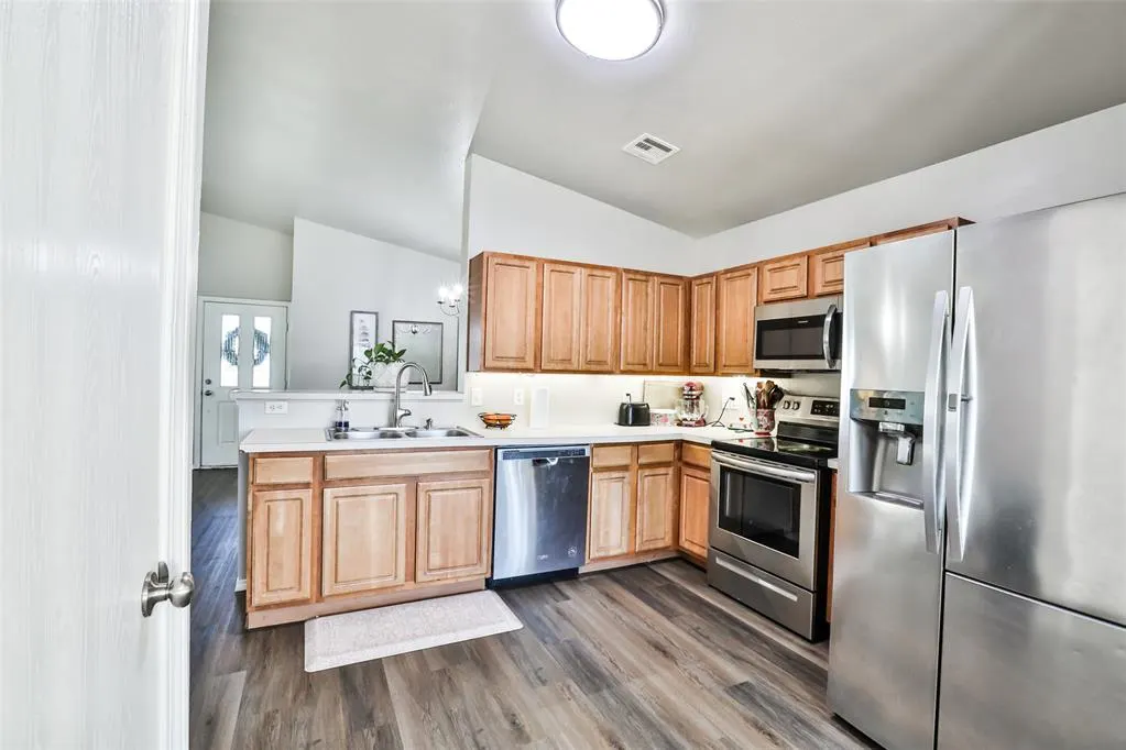 Photo 9 — 15604 Camellia Road, Oklahoma City, OK 73170