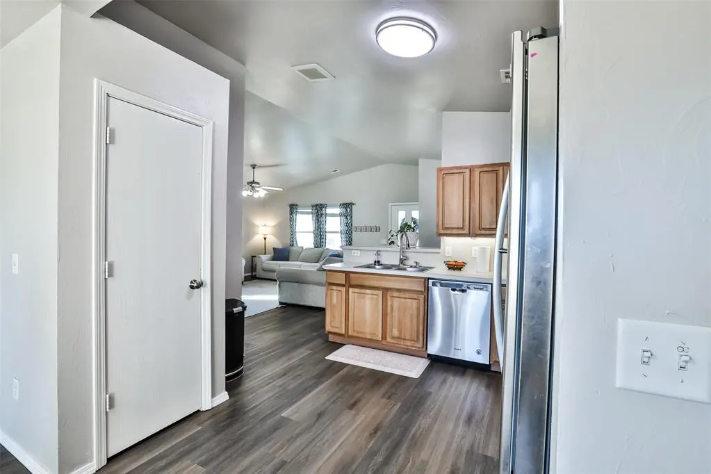 Photo 10 — 15604 Camellia Road, Oklahoma City, OK 73170