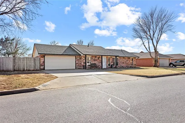 Photo 2 — 1312 Quail Avenue, Weatherford, OK 73096