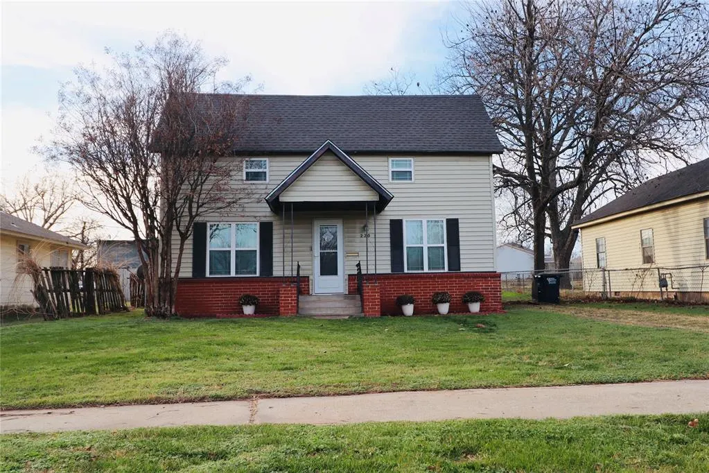 Front exterior — 220 N Harrison Avenue, Shawnee, OK 74801