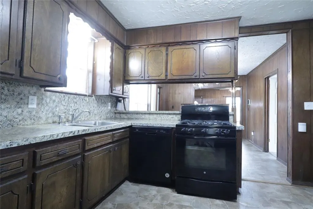 Photo 9 — 220 N Harrison Avenue, Shawnee, OK 74801