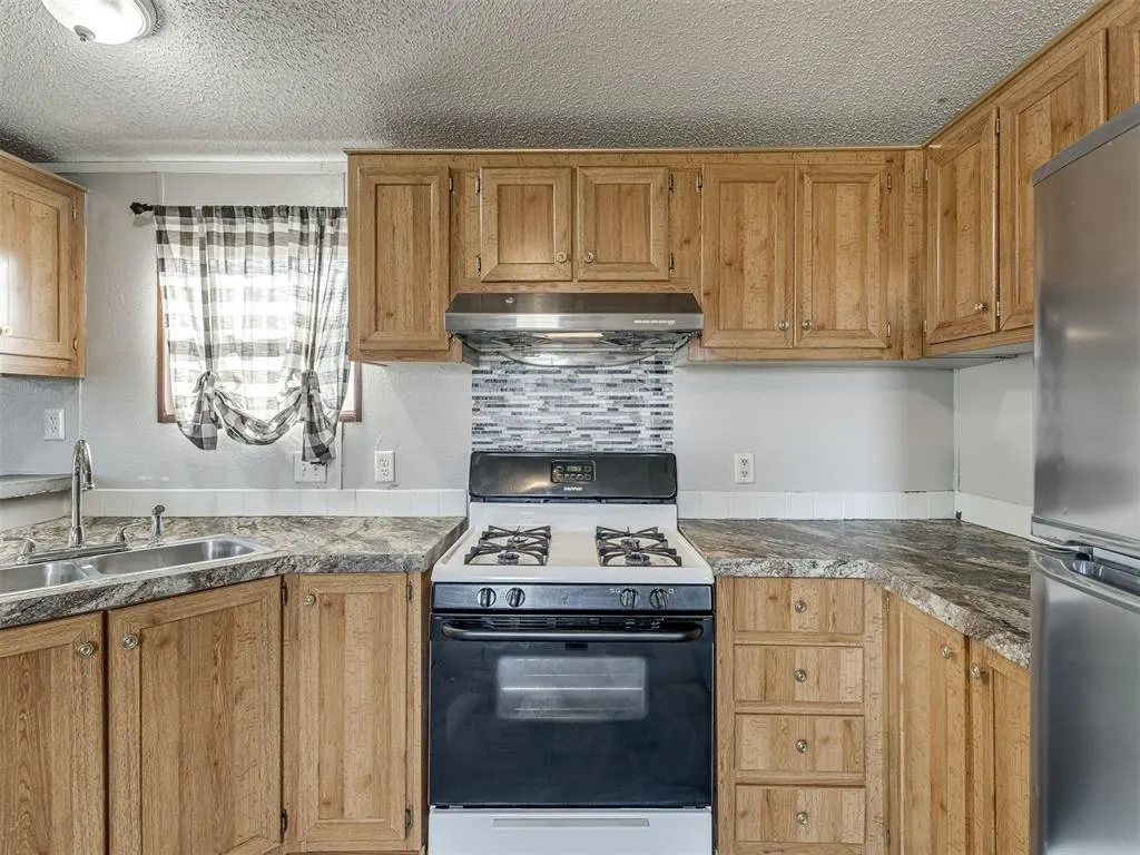 Photo 10 — 16872 Drummond Road, Shawnee, OK 74801