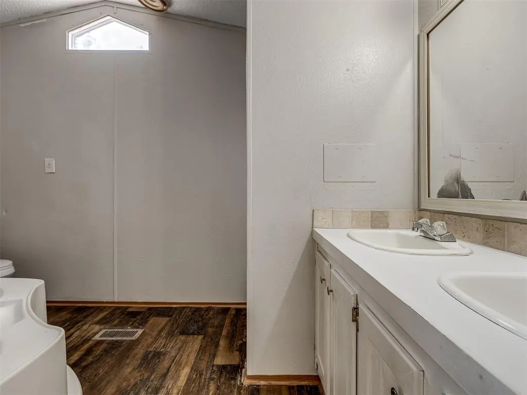 Photo 14 — 16872 Drummond Road, Shawnee, OK 74801