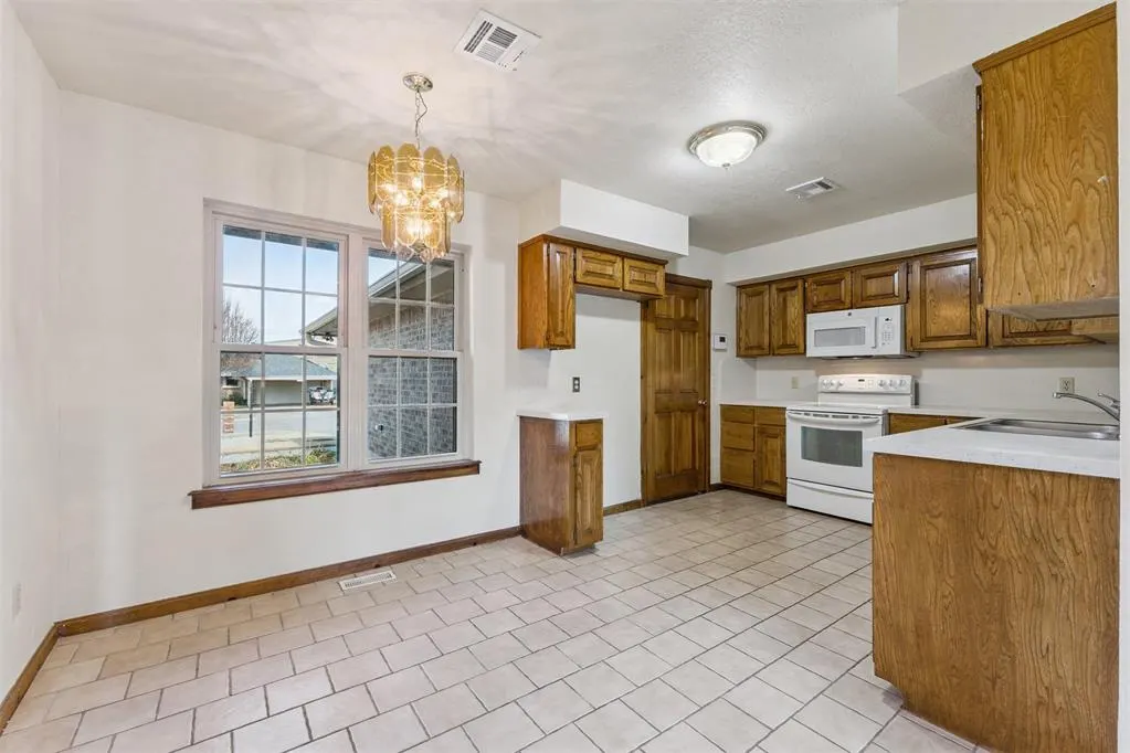 Photo 10 — 9828 Railroad, Midwest City, OK 73130