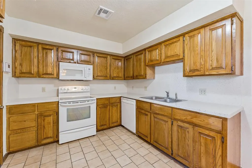 Photo 15 — 9828 Railroad, Midwest City, OK 73130