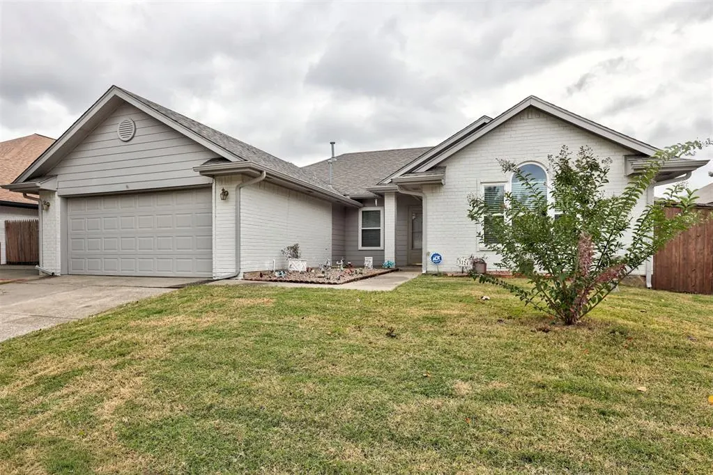 Photo 2 — 3124 SW 121st Street, Oklahoma City, OK 73170
