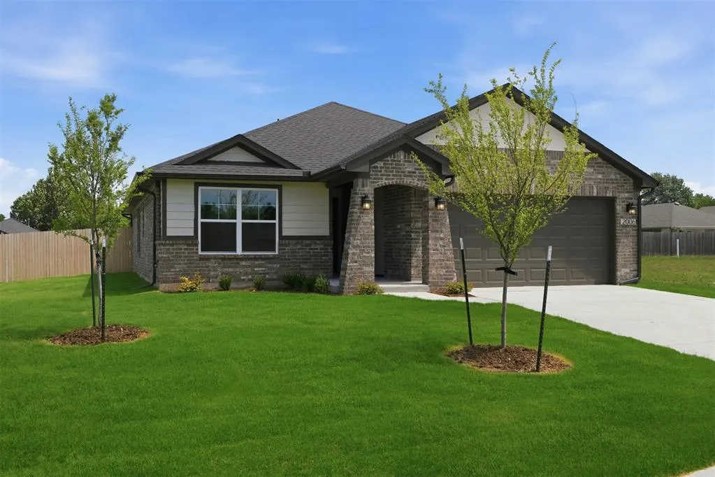 Photo 2 — 20061 Woodrock Street, Harrah, OK 73045