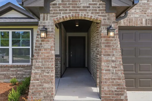 Photo 3 — 20061 Woodrock Street, Harrah, OK 73045