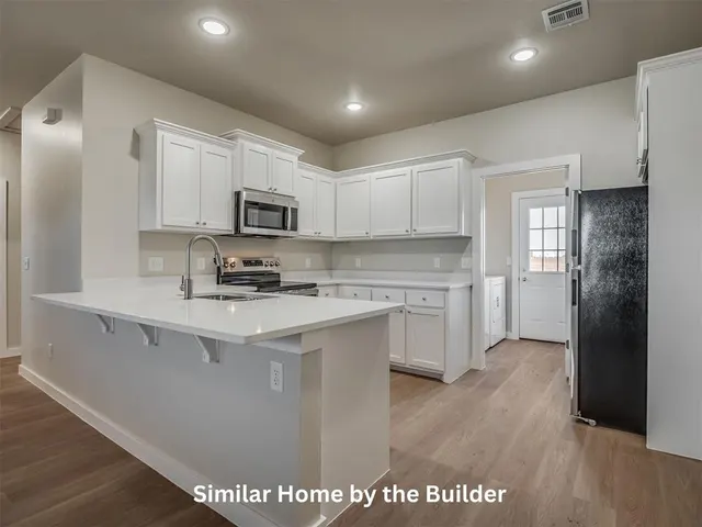 Photo 8 — 114 Sterling Drive, Chickasha, OK 73018