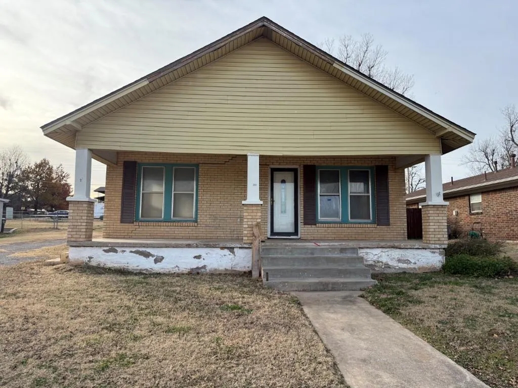 Front exterior — 203 N Rush Avenue, Rush Springs, OK 73082