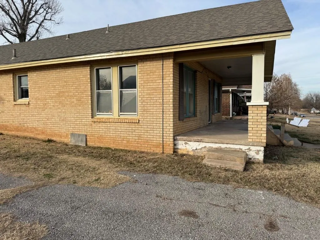 Photo 3 — 203 N Rush Avenue, Rush Springs, OK 73082