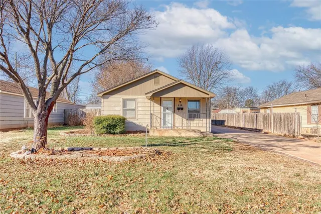 Photo 2 — 519 N State Avenue, Elk City, OK 73644