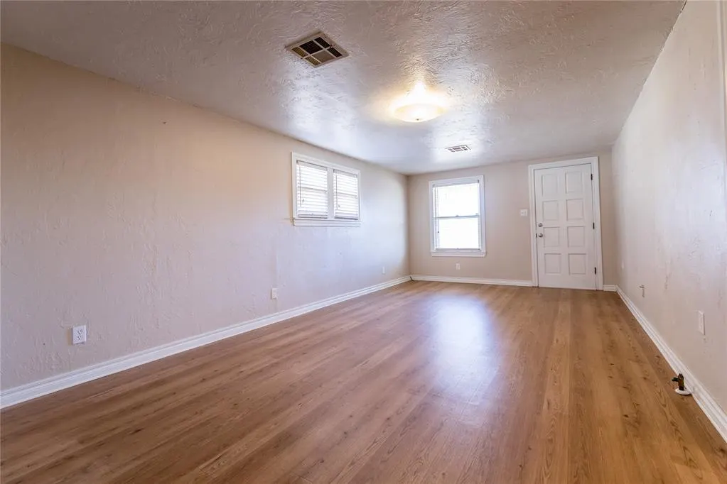 Photo 7 — 519 N State Avenue, Elk City, OK 73644