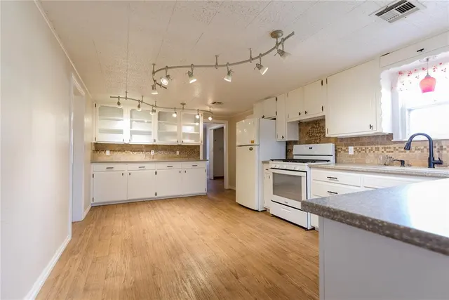 Photo 3 — 519 N State Avenue, Elk City, OK 73644