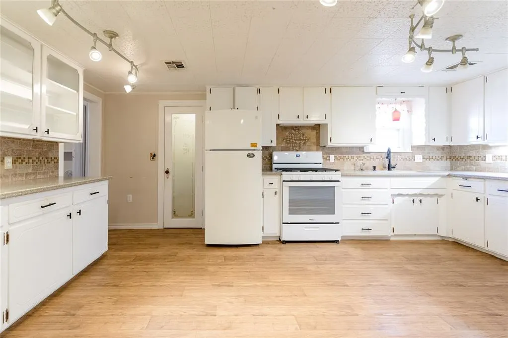 Photo 4 — 519 N State Avenue, Elk City, OK 73644