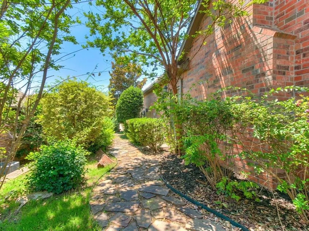 Photo 5 — 2701 Century Drive, Edmond, OK 73013