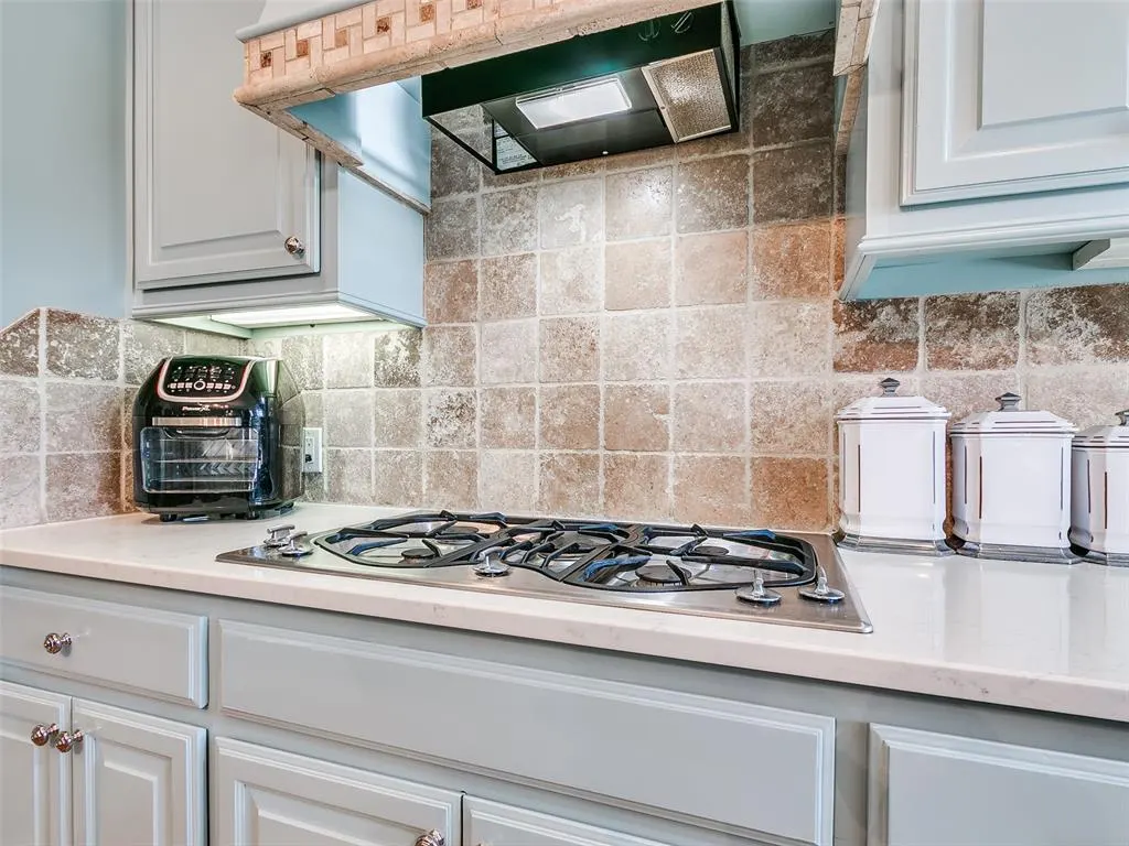 Photo 18 — 2701 Century Drive, Edmond, OK 73013