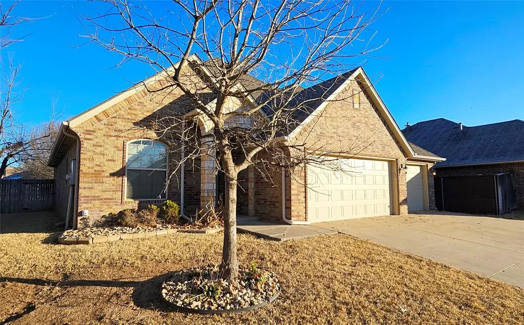 Photo 2 — 1801 Savannah Lane, Edmond, OK 73003