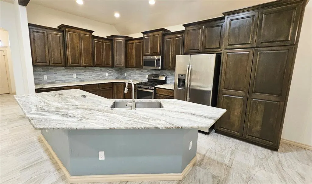 Photo 10 — 1801 Savannah Lane, Edmond, OK 73003