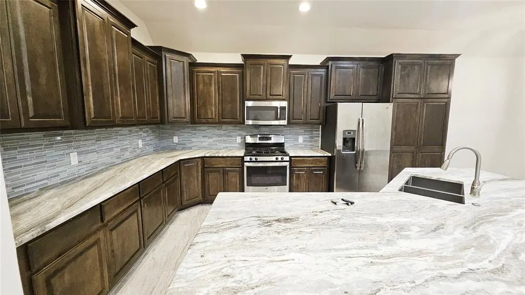 Photo 11 — 1801 Savannah Lane, Edmond, OK 73003