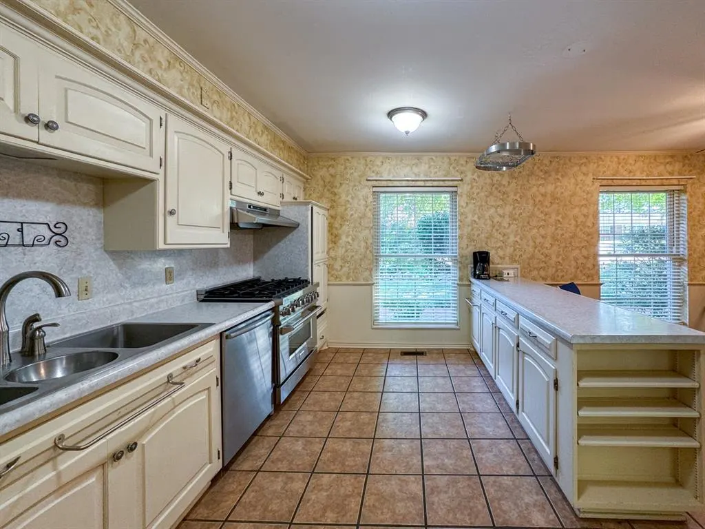 Photo 12 — 1218 Benson Drive, Norman, OK 73071