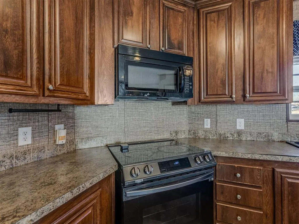 Photo 17 — 10088 351st St, Blanchard, OK 73010