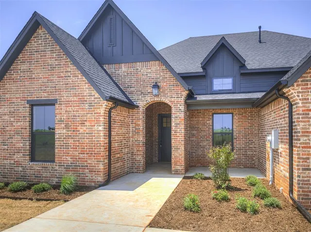 Photo 2 — 6881 Lake View Court, Cashion, OK 73016