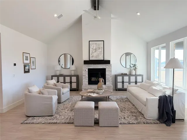 Photo 4 — 6881 Lake View Court, Cashion, OK 73016