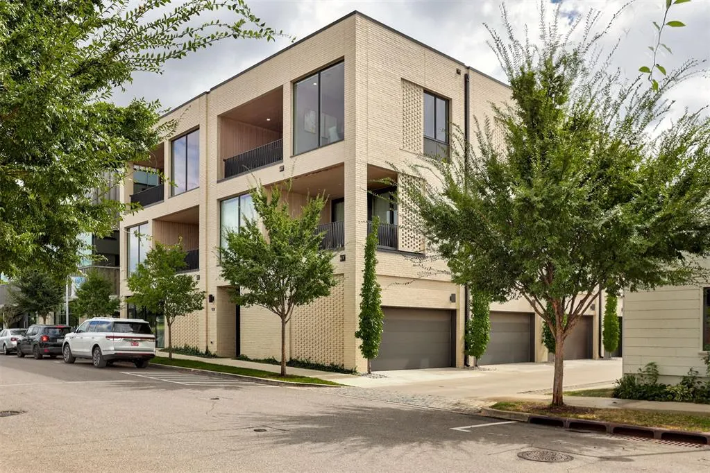 Photo 2 — 928 SW 17th Street 3B, Oklahoma City, OK 73108