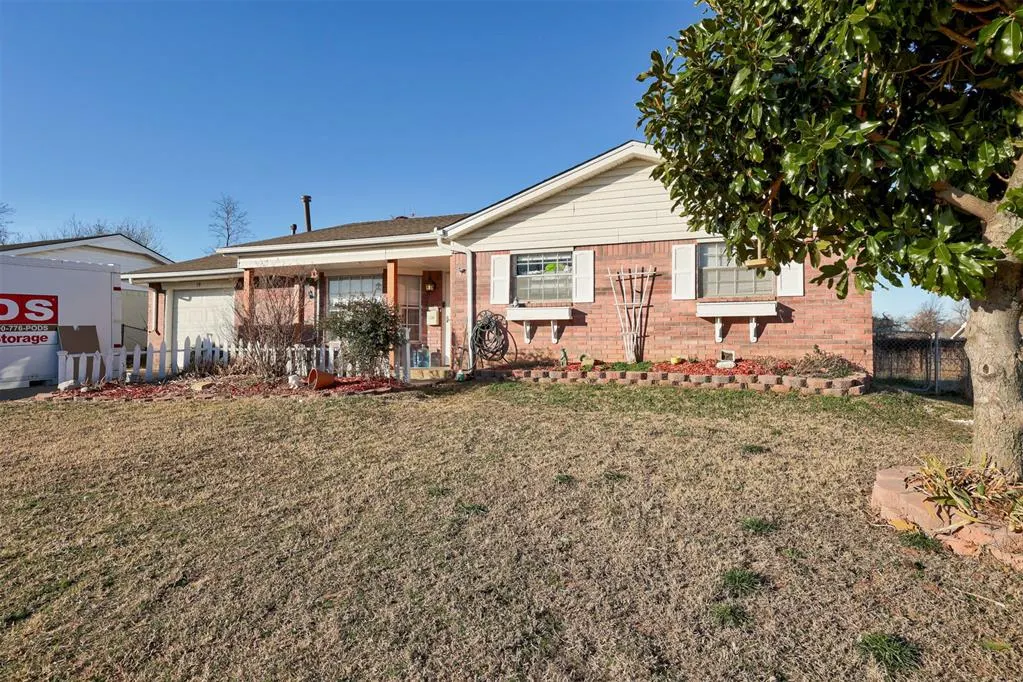 Photo 3 — 10 Red Oak Road, Shawnee, OK 74804