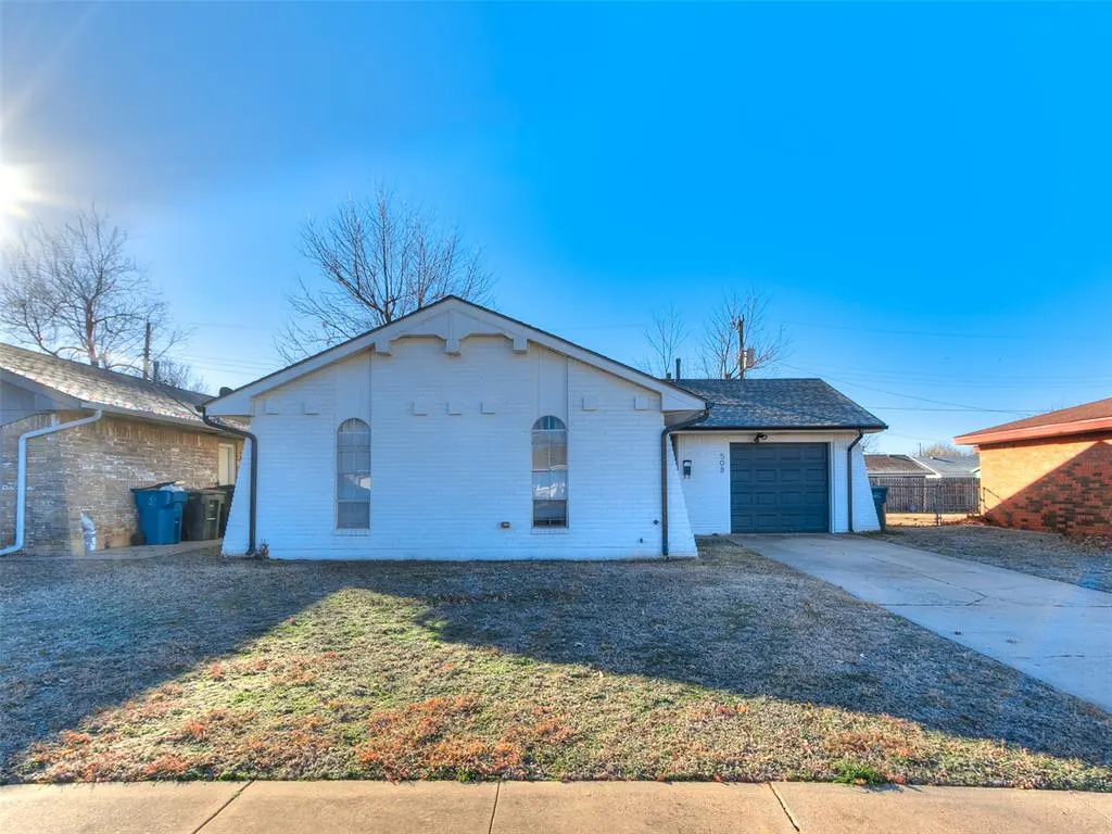 Photo 2 — 508 Gayclifee Terrace, Edmond, OK 73003