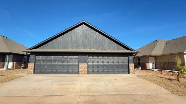 Photo 2 — 1215 NW 113TH Street, Oklahoma City, OK 73114