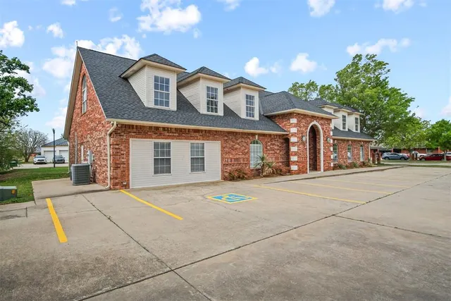 Photo 2 — 2412 Palmer Circle, Norman, OK 73069