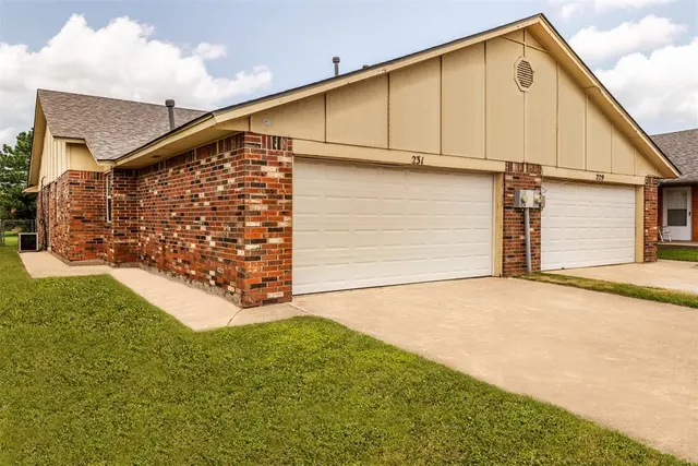 Front exterior — 231 Barrett Place, Edmond, OK 73003